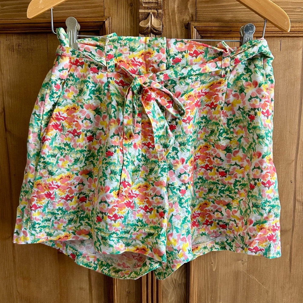 NWOT Loft floral shorts - size 4